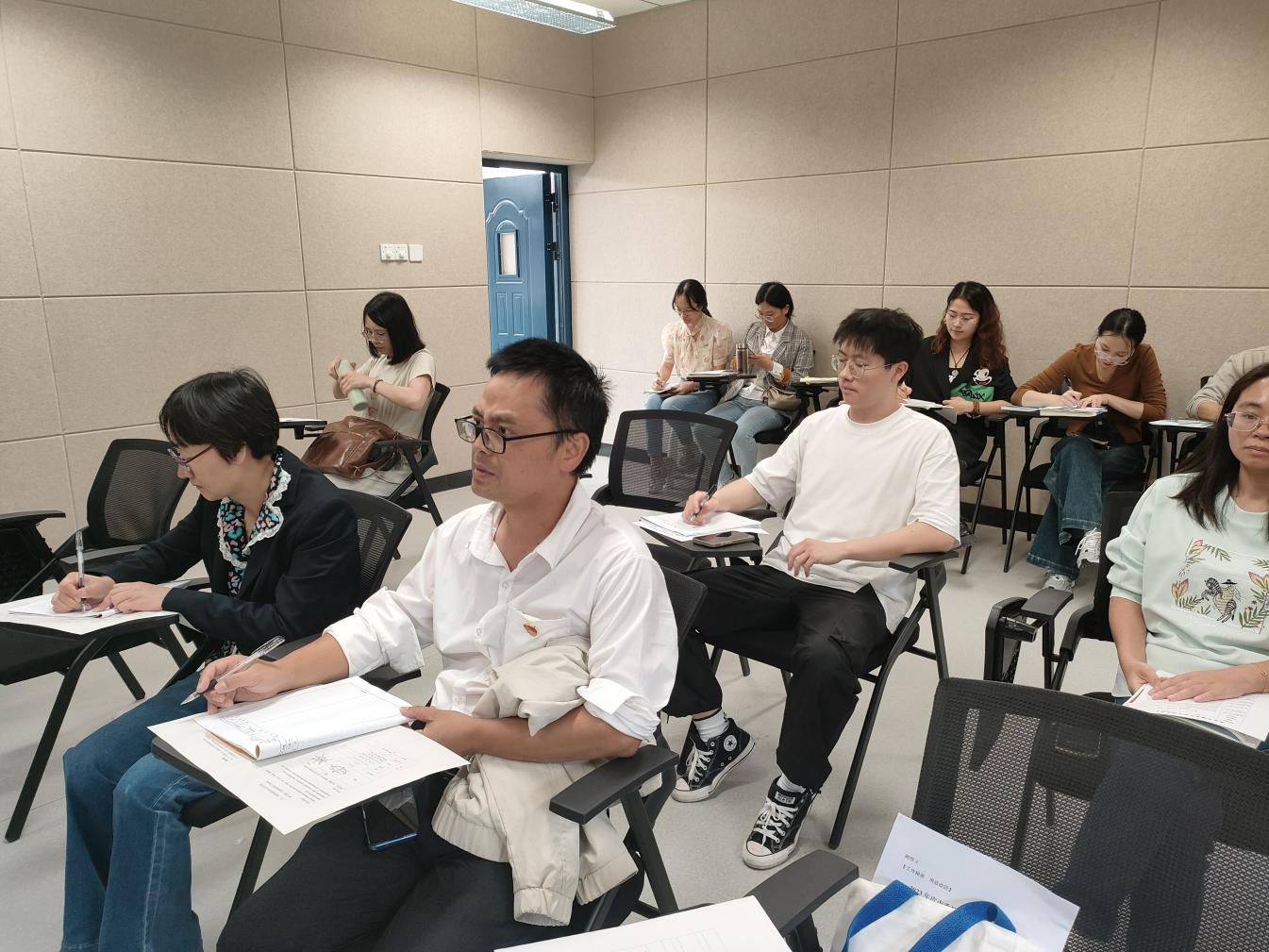 正在上传...